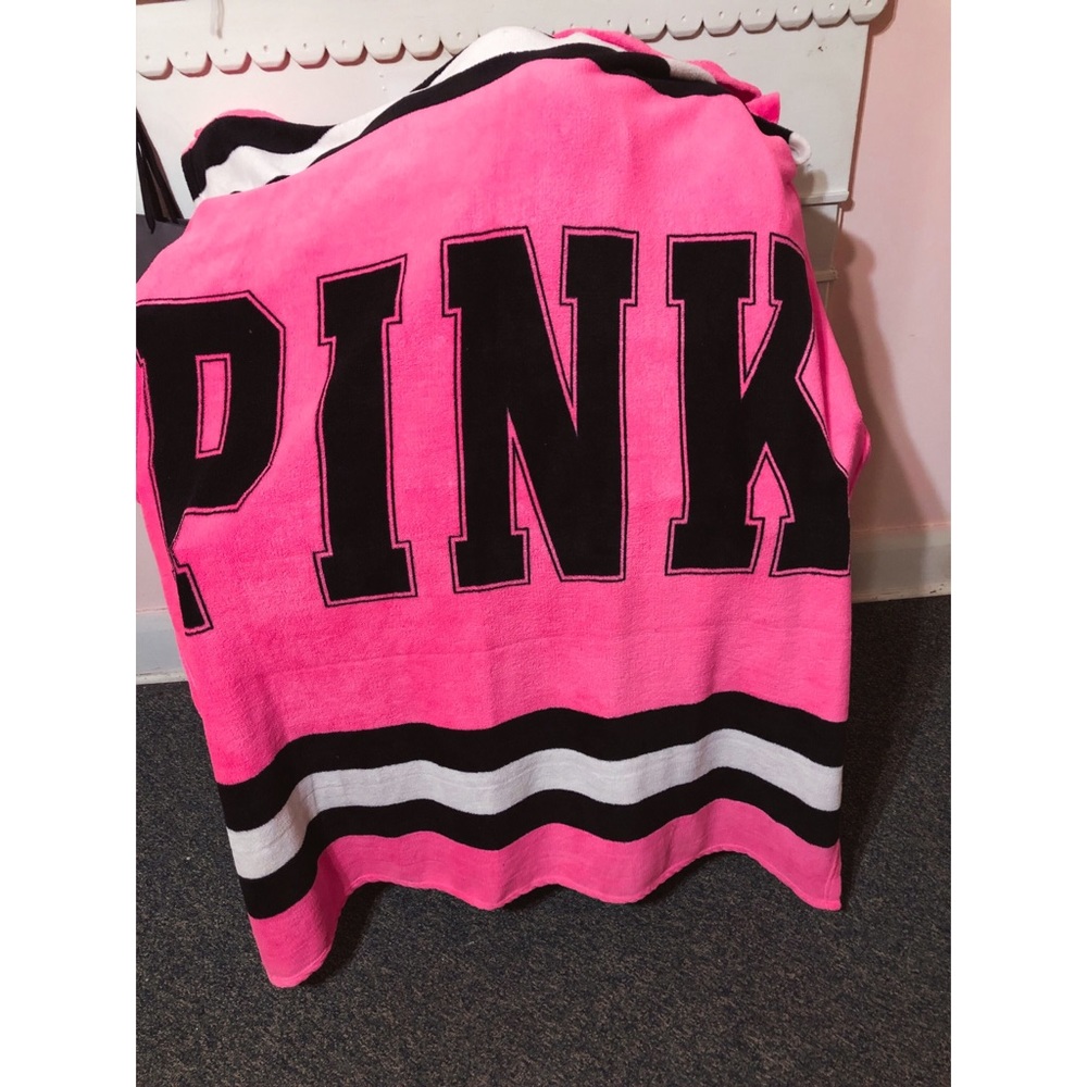 PINK VS BLANKET